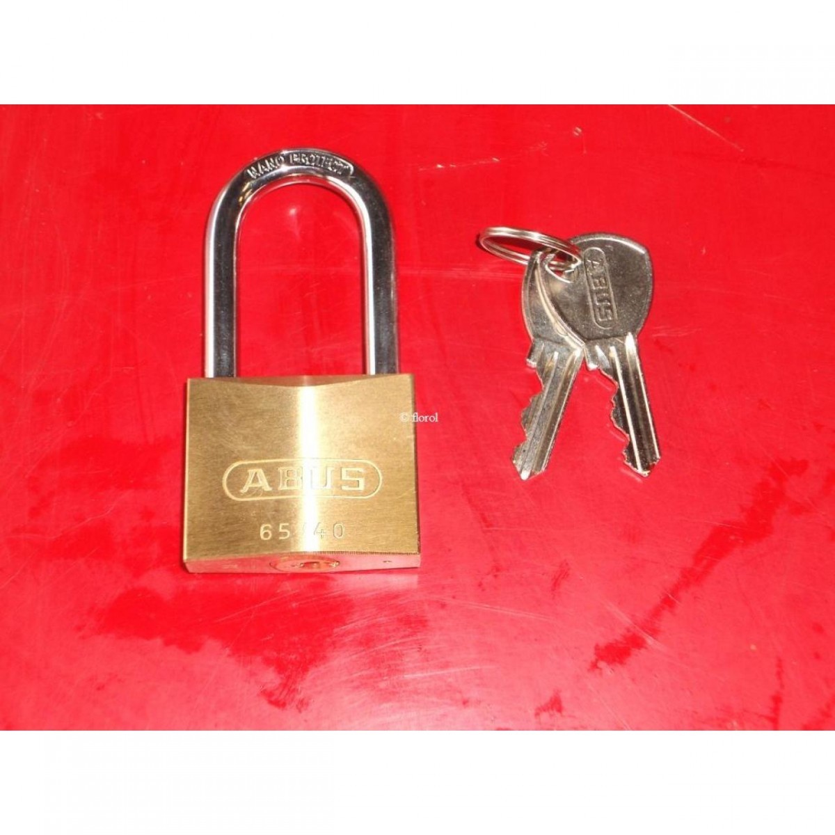 Cadenas laiton ABUS 40mm. anse haute 2 clefs. Cadenas laiton ABUS 40mm. anse haute 2 clefs.