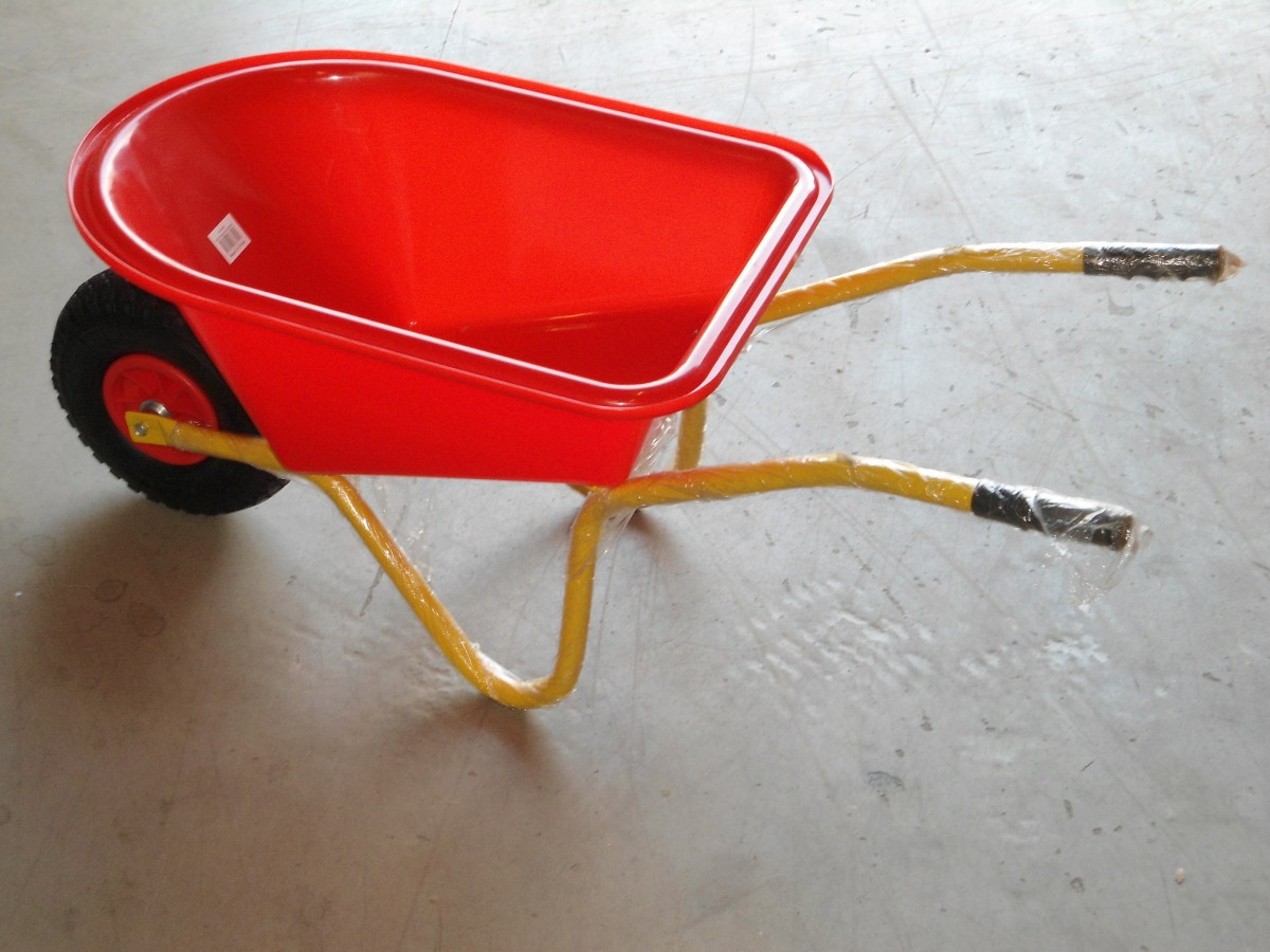 Brouette enfant montée caisse plastique