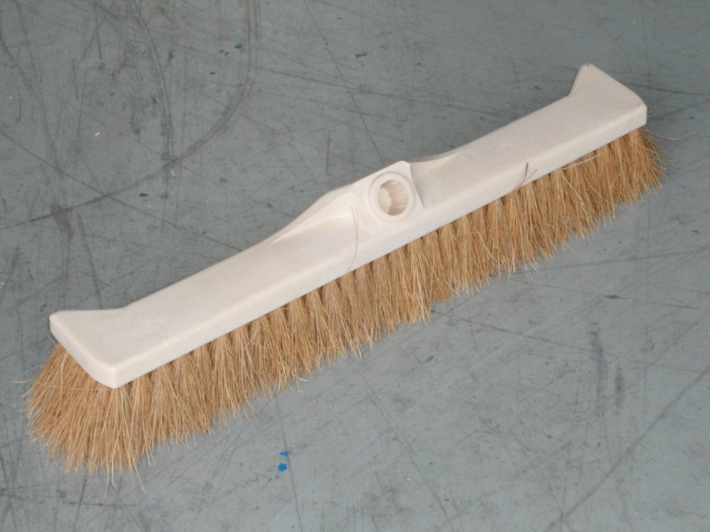 Balai Baldo fibre coco 55cm avec manche. Balai Baldo fibre coco 55cm avec manche.